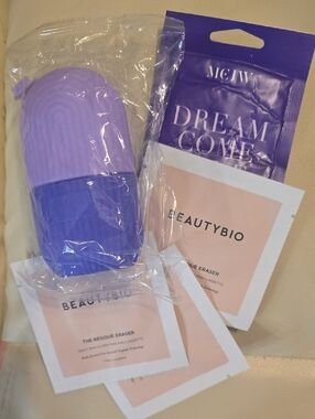 BeautyBio Residue Eraser, Dream Come True Mask, Purple Silicone Facial Roller